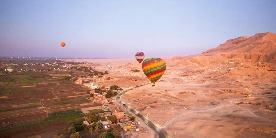  The balloon tour through the sky of Luxor